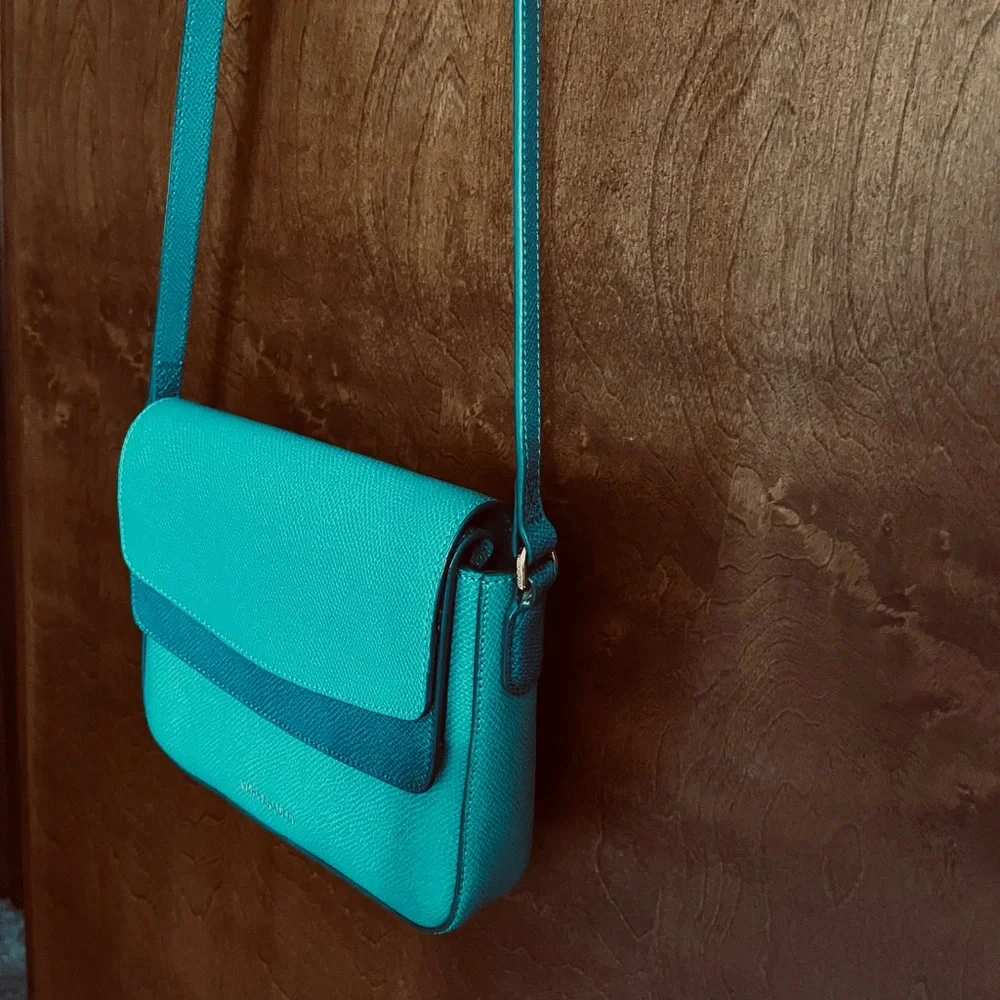 Vera Bradley Twice as Nice Crossbody Leather Bag in Teal/Aqua Colors “Like New” - Picture 13 of 14